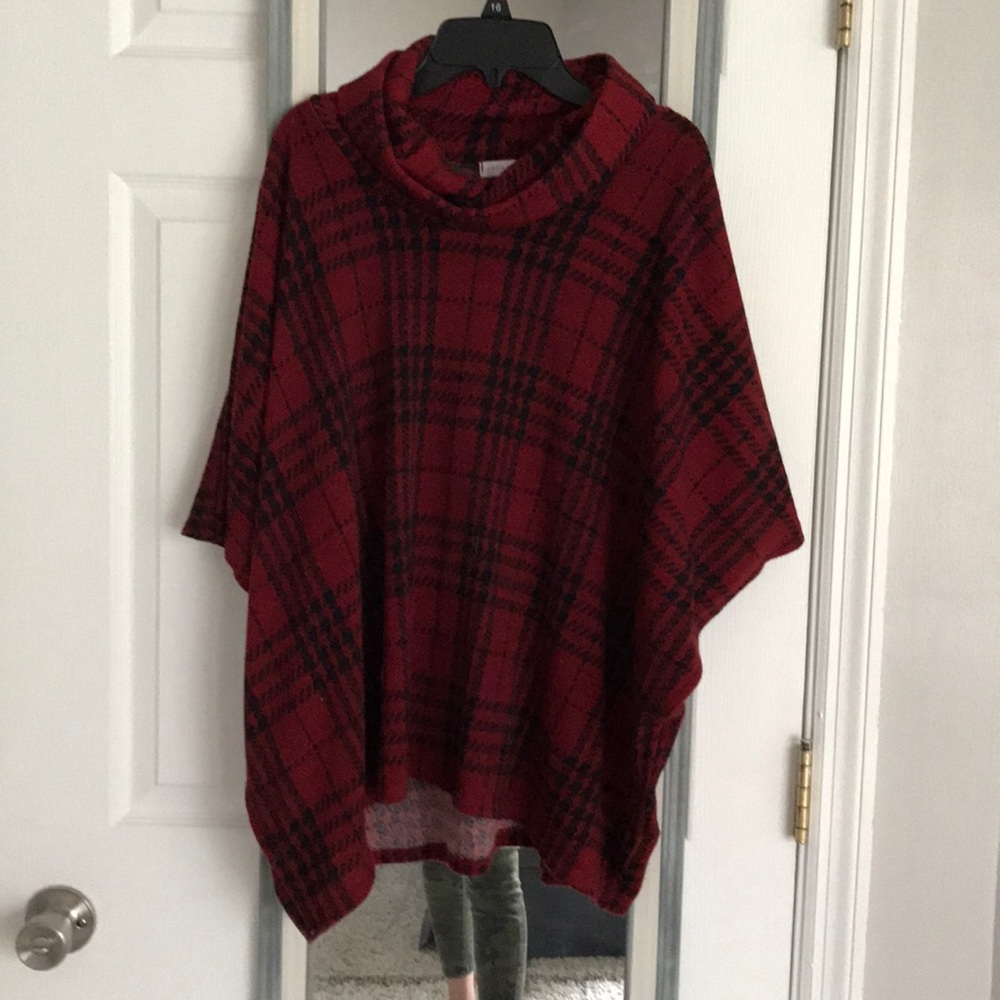 Coco and main poncho top